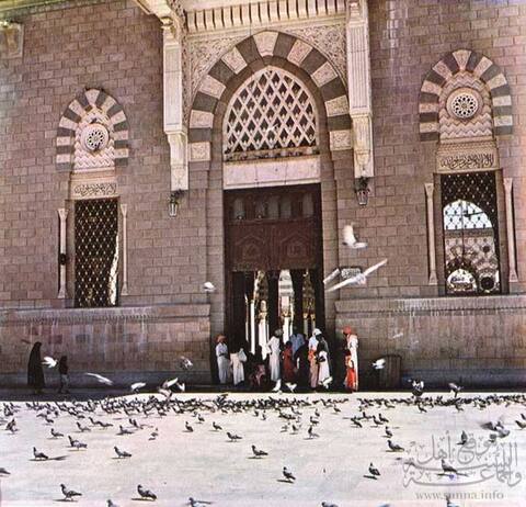 A gate to Al masjid al nabawiy احدى البوابات إلى مسجد الرسول عليه ال