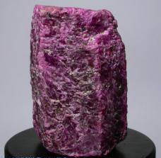 Ruby stone حجر الياقوت