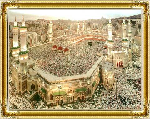 Makkah2 صورة جوية للحرم المكي ويبدو المصلون.